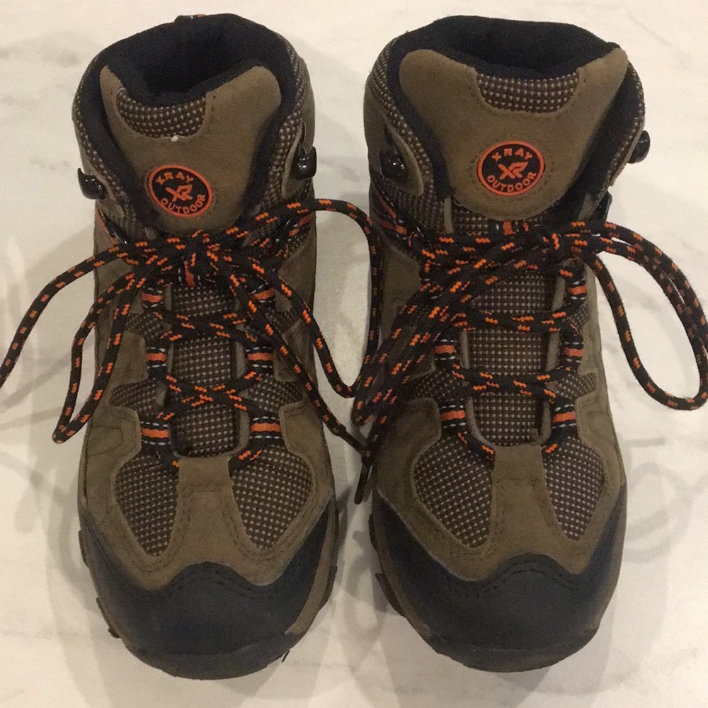 Kids hiking boots